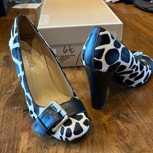 MICHAEL KORS Black Tan Giraffe Pump 6.5